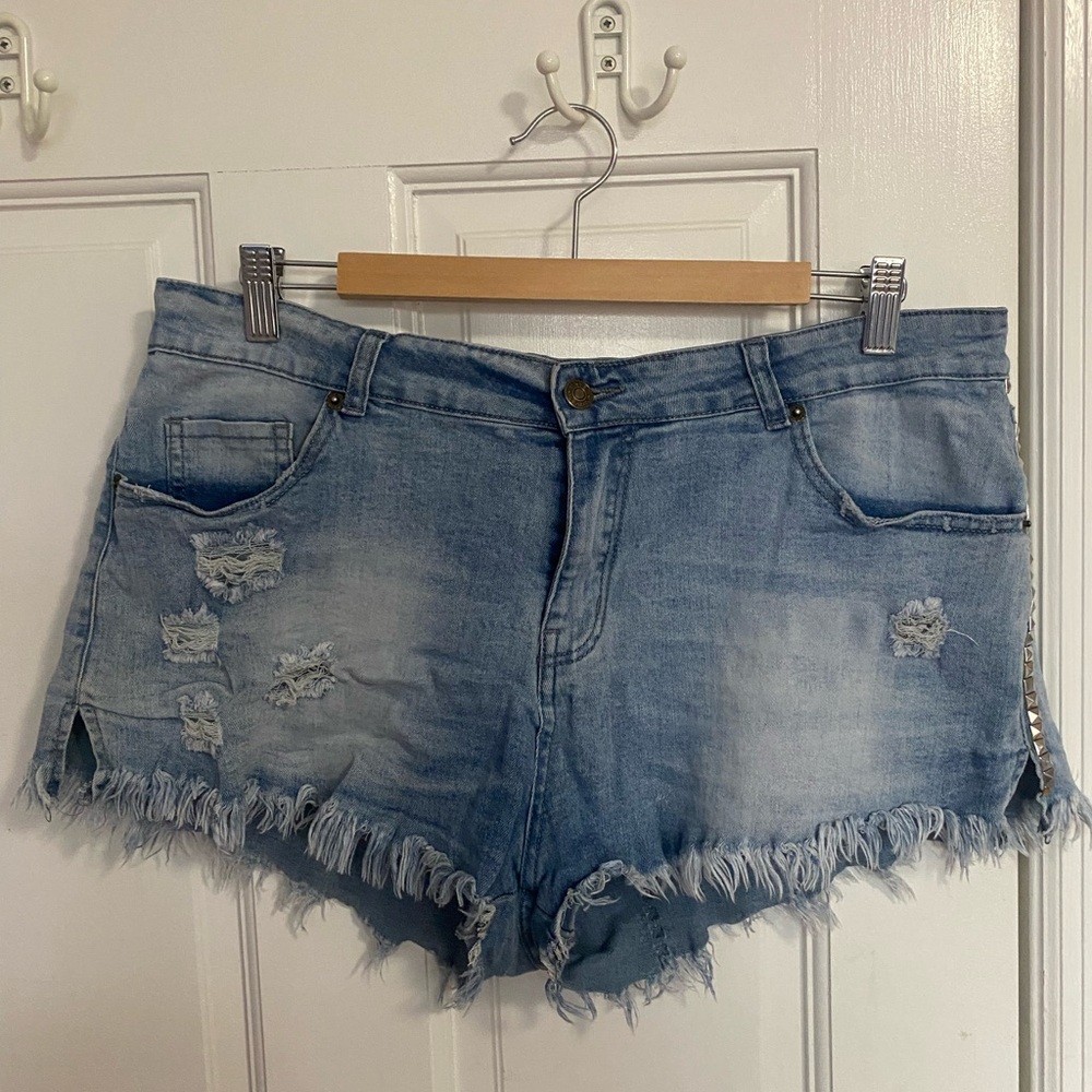 Women’s jeans shorts with rivet studs on the back